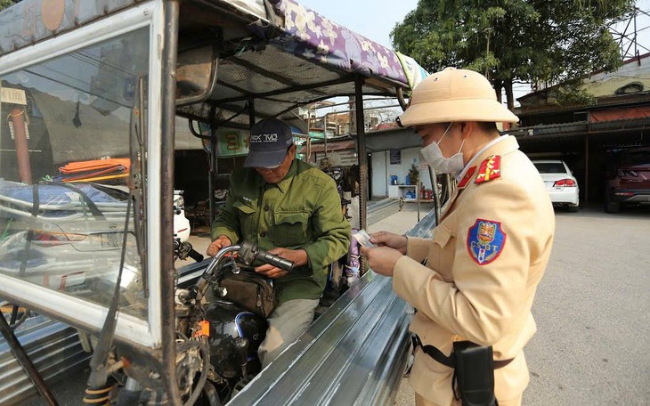 Thu vài nghìn đồng mỗi đơn hàng, shipper chịu tiền phạt gấp nhiều lần vì lỗi này- Ảnh 1.