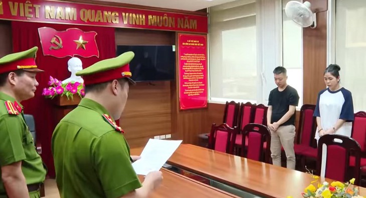 Vụ Hằng Du Mục và Quang Linh Vlogs bị khởi tố, bắt tạm giam: Các bị can có thể đối diện mức án nào?- Ảnh 1.