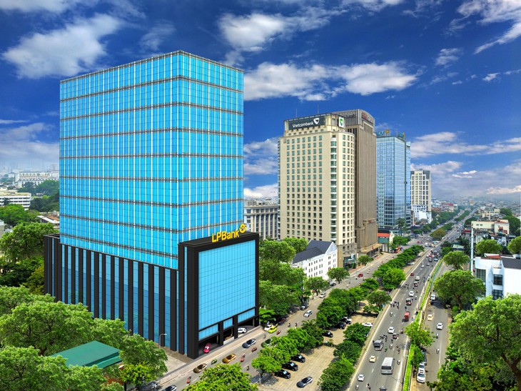 LPBank công bố tài liệu ĐHĐCĐ thường niên năm 2025: Mục tiêu tăng trưởng mạnh mẽ và chia cổ tức bằng tiền mặt 25%- Ảnh 1.