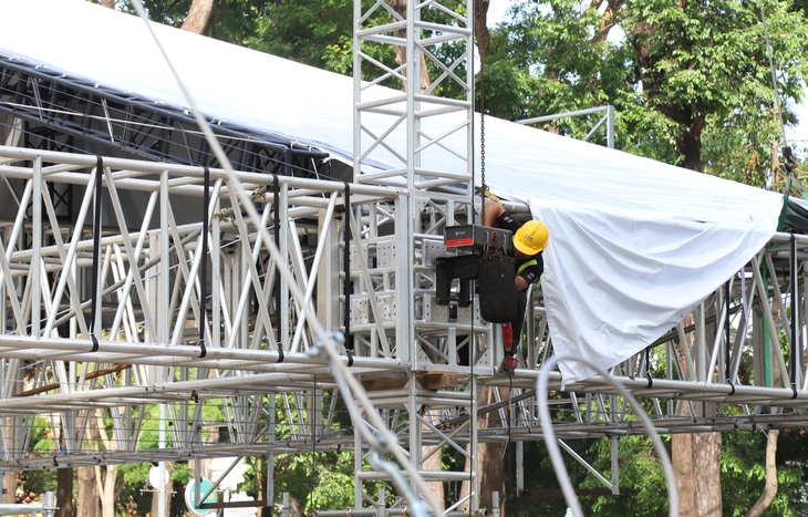 TPHCM tăng tốc chuẩn bị cho Đại lễ kỷ niệm 50 năm Ngày Giải phóng miền Nam, thống nhất đất nước- Ảnh 1. TPHCM tăng tốc chuẩn bị cho Đại lễ kỷ niệm 50 năm Ngày Giải phóng miền Nam, thống nhất đất nước- Ảnh 1.