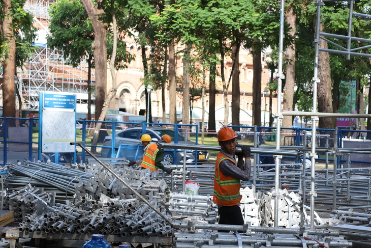 TPHCM tăng tốc chuẩn bị cho Đại lễ kỷ niệm 50 năm Ngày Giải phóng miền Nam, thống nhất đất nước- Ảnh 4. TPHCM tăng tốc chuẩn bị cho Đại lễ kỷ niệm 50 năm Ngày Giải phóng miền Nam, thống nhất đất nước- Ảnh 4.