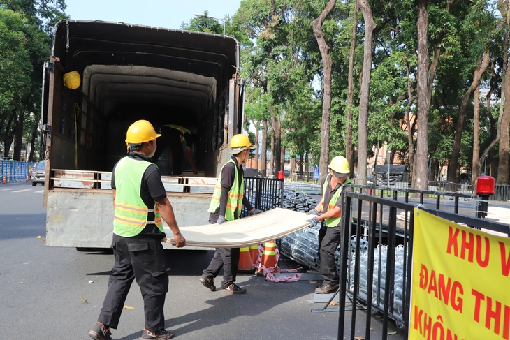 TPHCM tăng tốc chuẩn bị cho Đại lễ kỷ niệm 50 năm Ngày Giải phóng miền Nam, thống nhất đất nước- Ảnh 2. TPHCM tăng tốc chuẩn bị cho Đại lễ kỷ niệm 50 năm Ngày Giải phóng miền Nam, thống nhất đất nước- Ảnh 2.