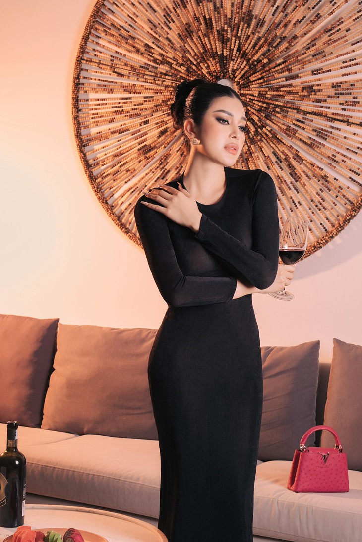 Lily Chen không ngại làm xấu mình trong phim 'Mẹ Biển'- Ảnh 2. Lily Chen không ngại làm xấu mình trong phim 'Mẹ Biển'- Ảnh 2.
