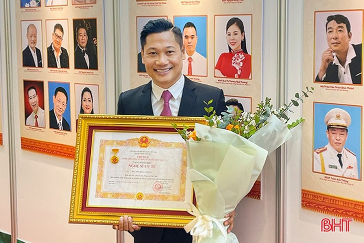 Nam NSƯT quê Hà Tĩnh - giọng ca hiếm trong làng nhạc dân gian có đời thực bình yên bên vợ con- Ảnh 4.