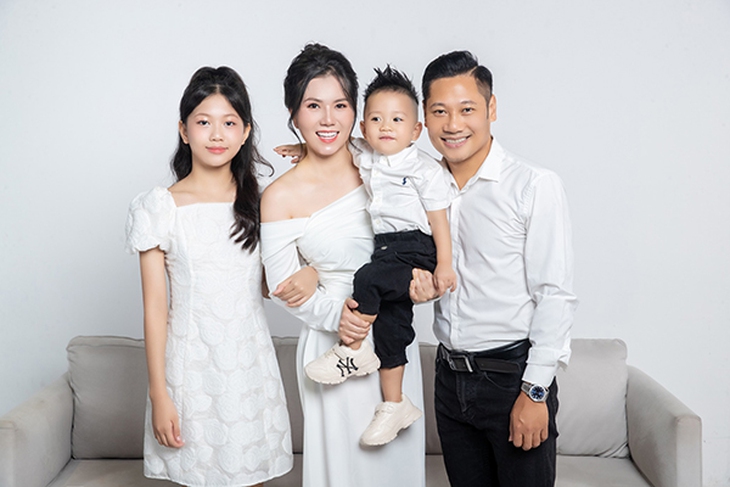 Nam NSƯT quê Hà Tĩnh - giọng ca hiếm trong làng nhạc dân gian có đời thực bình yên bên vợ con- Ảnh 8.