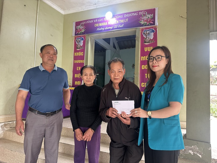 Tấm lòng bạn đọc đến với người phụ nữ bị chồng bạo hành, nằm liệt giường- Ảnh 1. Tấm lòng bạn đọc đến với người phụ nữ bị chồng bạo hành, nằm liệt giường- Ảnh 1.