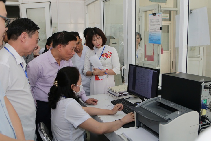 Cần có chế tài với cơ sở y tế không thực hiện triển khai bệnh án điện tử theo đúng lộ trình - Ảnh 2. Cần có chế tài với cơ sở y tế không thực hiện triển khai bệnh án điện tử theo đúng lộ trình - Ảnh 2.