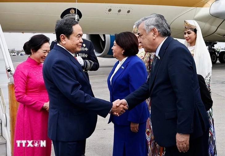 Chủ tịch Quốc hội bắt đầu tham dự Đại hội đồng IPU-150, thăm Uzbekistan- Ảnh 1.