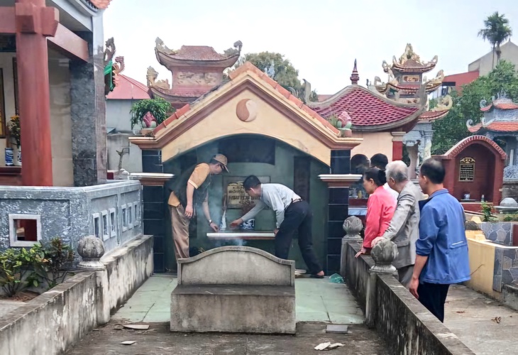 Người dân ùn ùn về quê dịp Tết Thanh minh và nghỉ Giỗ Tổ Hùng Vương- Ảnh 1.