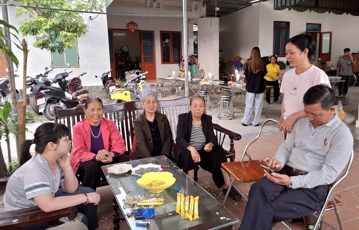 Người dân ùn ùn về quê dịp Tết Thanh minh và nghỉ Giỗ Tổ Hùng Vương- Ảnh 2.