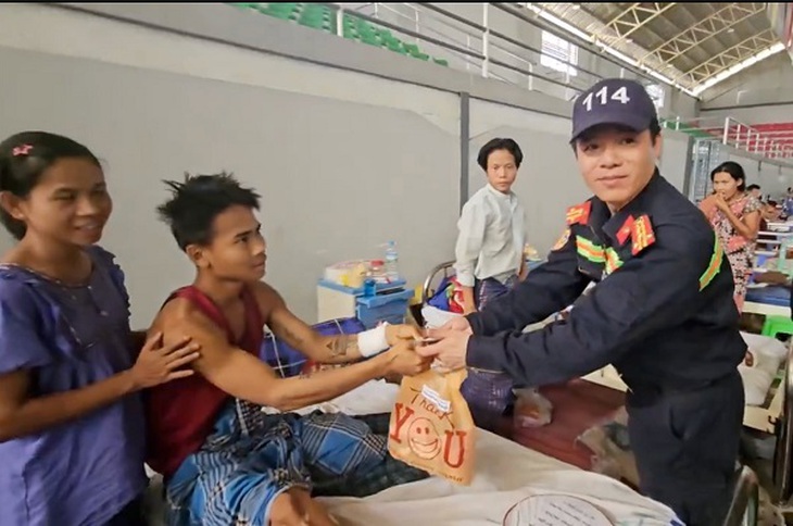 Myanmar tri ân 5 đoàn cứu hộ quốc tế giúp đỡ người dân sau vụ động đất - Ảnh 1.