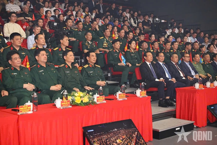 Ấn tượng ‘Bản trường ca hòa bình’ kỷ niệm 50 năm Ngày Giải phóng miền Nam, thống nhất đất nước- Ảnh 1.