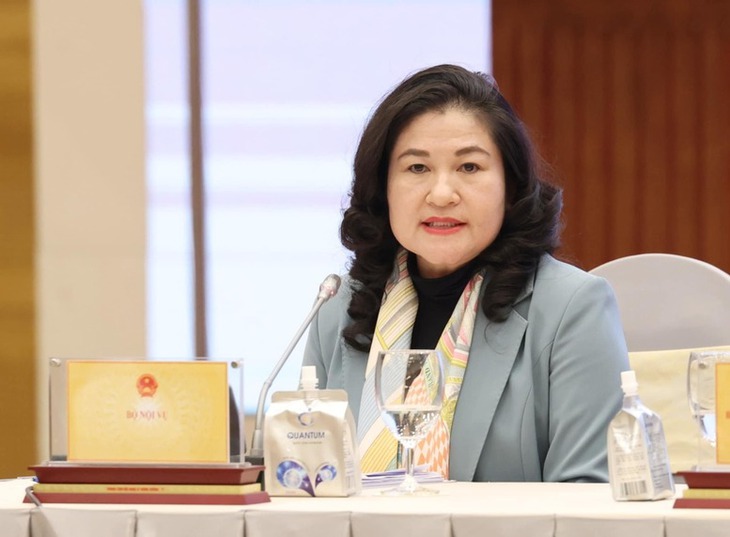 Bộ Nội vụ thông tin mới nhất về 4 chính sách đối với cán bộ khi bỏ cấp huyện, sắp xếp lại cấp xã- Ảnh 1.