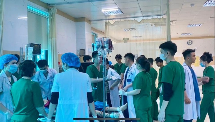Bệnh viện thông báo tìm người nhà bệnh nhân trong vụ tai nạn giao thông nghiêm trọng tại Tuyên Quang
- Ảnh 3. Bệnh viện thông báo tìm người nhà bệnh nhân trong vụ tai nạn giao thông nghiêm trọng tại Tuyên Quang
- Ảnh 3.