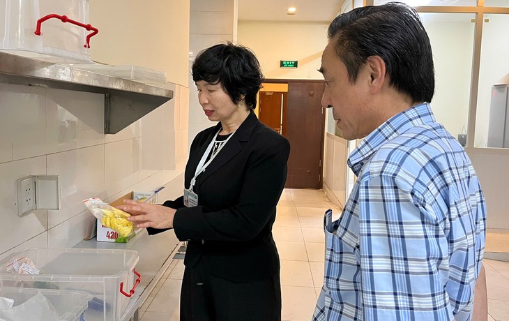 Dòng người đổ về Đền Hùng, lực lượng y tế Phú Thọ ứng trực 24/7 sẵn sàng phục vụ nhân dân- Ảnh 3.