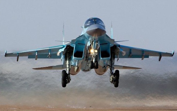 Khoảnh khắc Su-34 của Nga bay sát mặt đất ném bom táo bạo