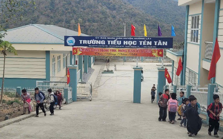 Lập đoàn xác minh vụ học sinh lớp 4 ngã rách "vùng kín"