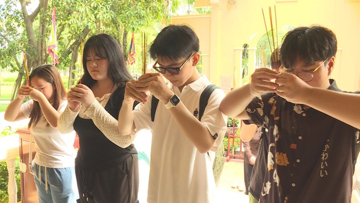 Người trẻ tìm về cội nguồn dân tộc qua những ngôi đền thờ Vua Hùng giữa lòng TP Hồ Chí Minh- Ảnh 3.