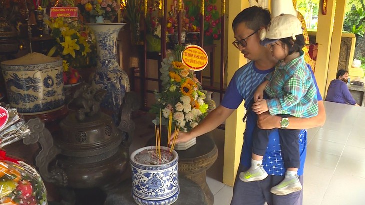 Người trẻ tìm về cội nguồn dân tộc qua những ngôi đền thờ Vua Hùng giữa lòng TP Hồ Chí Minh- Ảnh 4.