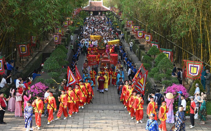 Lãnh đạo và nhân dân TPHCM dâng hương tưởng nhớ công ơn Vua Hùng