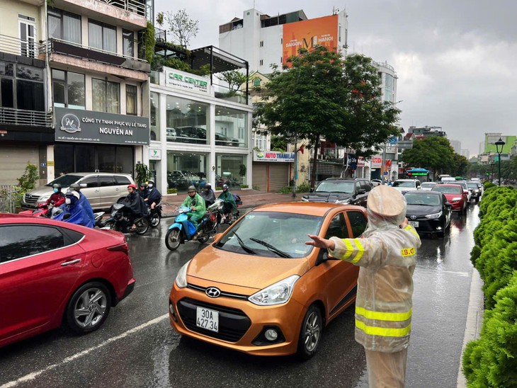 Tai nạn giao thông tại Hà Nội giảm trong ba ngày nghỉ lễ Giỗ Tổ Hùng Vương- Ảnh 2. Tai nạn giao thông tại Hà Nội giảm trong ba ngày nghỉ lễ Giỗ Tổ Hùng Vương- Ảnh 2.
