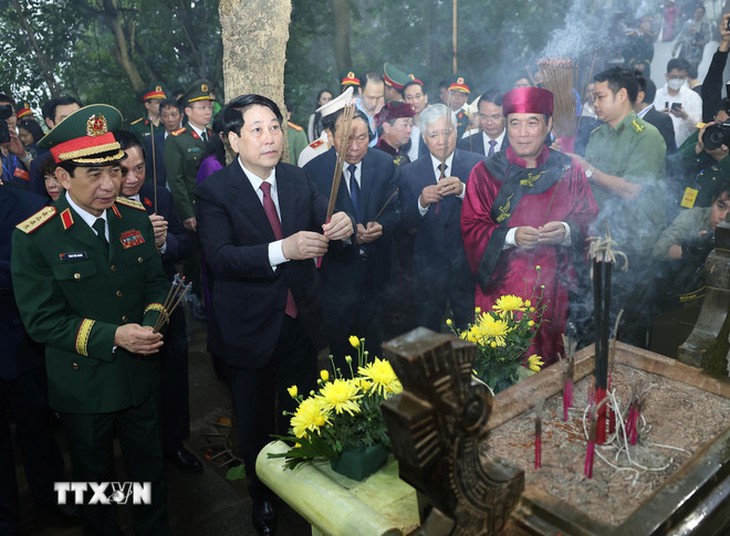 Chủ tịch nước Lương Cường dâng hương Giỗ Tổ Hùng Vương- Ảnh 1.