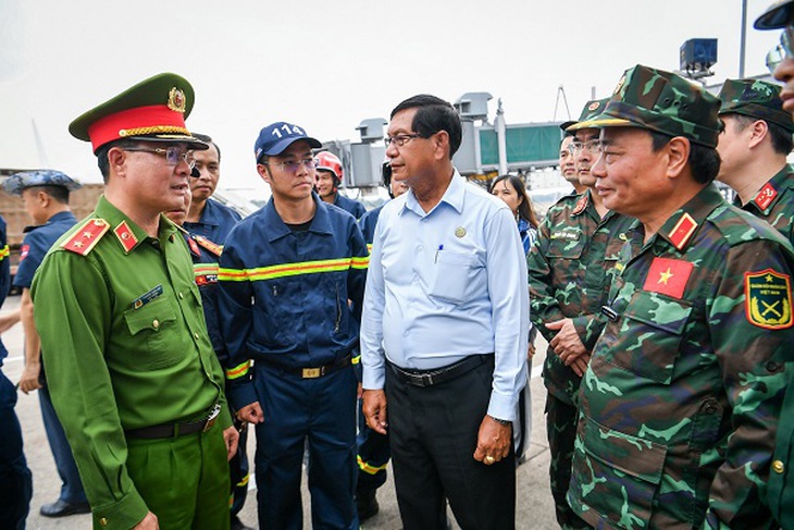 Trao 30 tấn hàng hỗ trợ Myanmar và đón đoàn cứu nạn cứu hộ Việt Nam về nước- Ảnh 3.