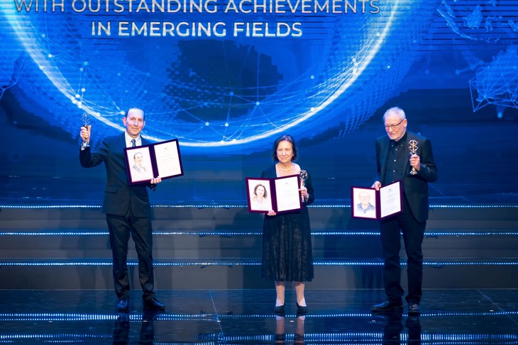 Chủ nhân Giải thưởng VinFuture được vinh danh ở Giải thưởng Breakthrough 2025- Ảnh 2.