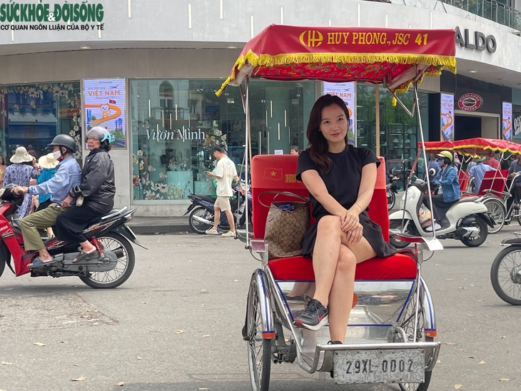 Kiếm bộn tiền nhờ dịch vụ ăn theo tại toà nhà Hàm cá mập- Ảnh 8. Kiếm bộn tiền nhờ dịch vụ ăn theo tại toà nhà Hàm cá mập- Ảnh 8.