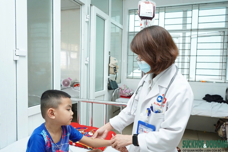 Không còn phải ra Hà Nội, bệnh nhi tan máu bẩm sinh ở
Nghệ An được điều trị ngay tại quê nhà- Ảnh 1. Không còn phải ra Hà Nội, bệnh nhi tan máu bẩm sinh ở
Nghệ An được điều trị ngay tại quê nhà- Ảnh 1.