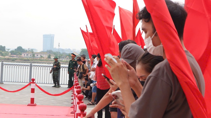 Dàn đại bác diễn tập chuẩn bị cho lễ kỷ niệm 50 năm Ngày Giải phóng miền Nam, thống nhất đất nước- Ảnh 7. Dàn đại bác diễn tập chuẩn bị cho lễ kỷ niệm 50 năm Ngày Giải phóng miền Nam, thống nhất đất nước- Ảnh 7.