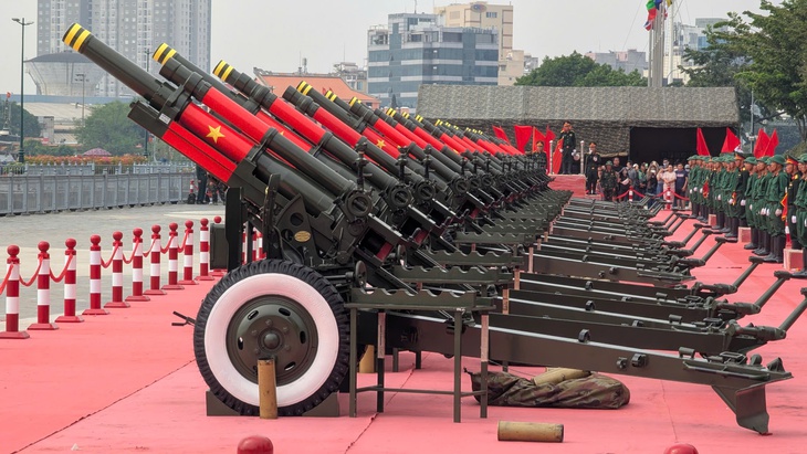 Dàn đại bác diễn tập chuẩn bị cho lễ kỷ niệm 50 năm Ngày Giải phóng miền Nam, thống nhất đất nước- Ảnh 2. Dàn đại bác diễn tập chuẩn bị cho lễ kỷ niệm 50 năm Ngày Giải phóng miền Nam, thống nhất đất nước- Ảnh 2.