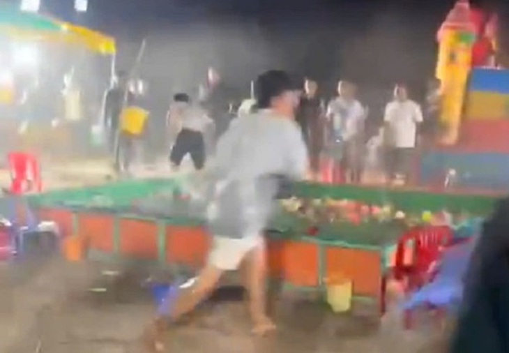 Đánh nhau tại hội chợ, 1 người tử vong, 3 người bị thương nặng- Ảnh 1. Đánh nhau tại hội chợ, 1 người tử vong, 3 người bị thương nặng- Ảnh 1.