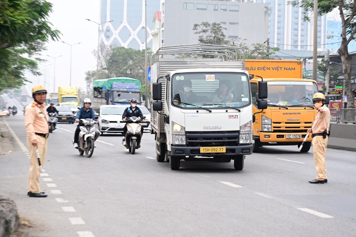 Hải Phòng tổng kiểm soát xe ô tô kinh doanh vận tải hàng hóa đường bộ- Ảnh 1. Hải Phòng tổng kiểm soát xe ô tô kinh doanh vận tải hàng hóa đường bộ- Ảnh 1.