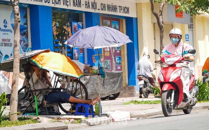 Nam Bộ đang nắng nóng bỏng rát 40 độ, khi nào có mưa giải nhiệt?