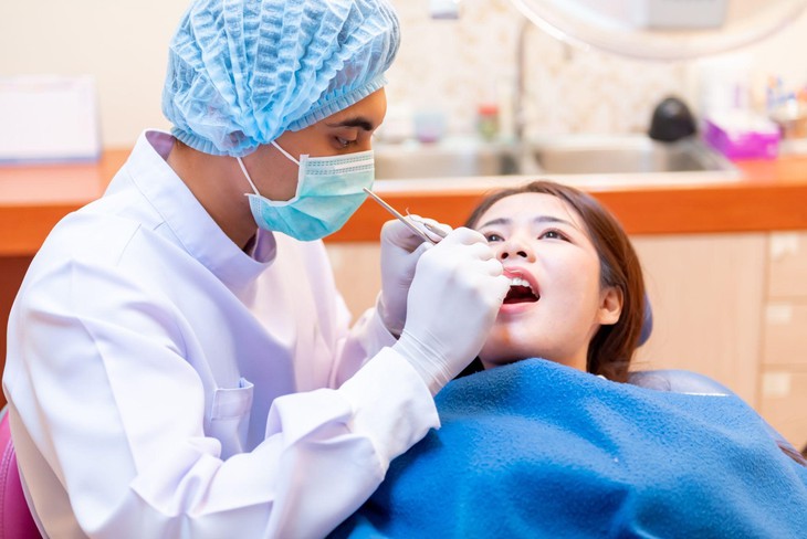 Đừng thờ ơ: Dấu hiệu 'tố cáo' bệnh răng miệng nguy hiểm, chớ coi thường!- Ảnh 2.