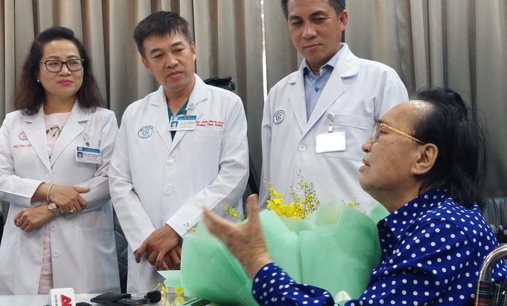 Nghệ sĩ cải lương Thanh Tuấn: 'Cảm ơn các bác sĩ Chợ Rẫy đã sinh ra tôi lần thứ 2'- Ảnh 1. Nghệ sĩ cải lương Thanh Tuấn: 'Cảm ơn các bác sĩ Chợ Rẫy đã sinh ra tôi lần thứ 2'- Ảnh 1.