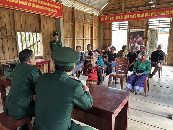 Tủ thuốc biên cương – điểm tựa sức khỏe cho đồng bào vùng sâu- Ảnh 4. Tủ thuốc biên cương – điểm tựa sức khỏe cho đồng bào vùng sâu- Ảnh 4.