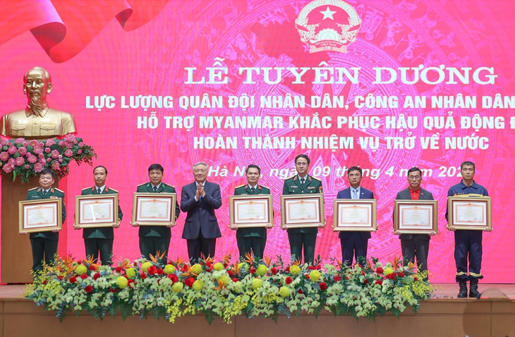 Thủ tướng tuyên dương lực lượng QĐND, CAND Việt Nam hỗ trợ khắc phục hậu quả động đất tại Myanmar- Ảnh 2.