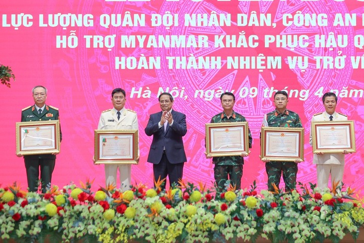 Thủ tướng tuyên dương lực lượng QĐND, CAND Việt Nam hỗ trợ khắc phục hậu quả động đất tại Myanmar- Ảnh 1.