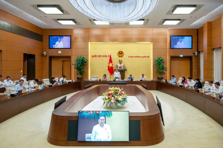 UBTVQH sắp thông qua Nghị quyết sắp xếp đơn vị hành chính, cho ý kiến về hồ sơ đề nghị sửa đổi Hiến pháp- Ảnh 1. UBTVQH sắp thông qua Nghị quyết sắp xếp đơn vị hành chính, cho ý kiến về hồ sơ đề nghị sửa đổi Hiến pháp- Ảnh 1.