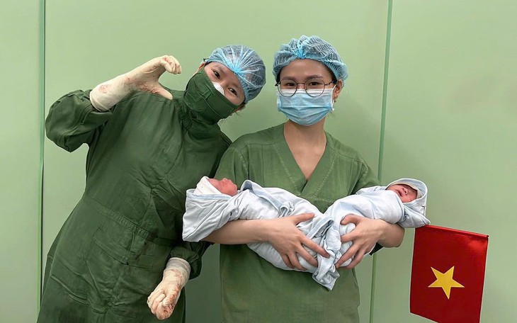 Cặp song sinh chào đời ngày đặc biệt được đặt tên Thống Nhất và Hòa Bình