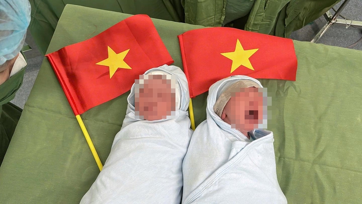 Cặp song sinh chào đời ngày đặc biệt được đặt tên Thống Nhất và Hòa Bình- Ảnh 2.