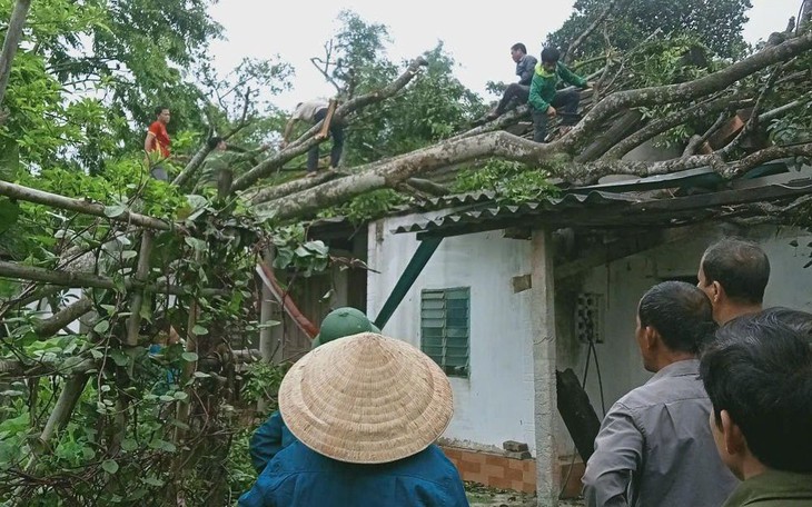 Khắc phục hậu quả lốc xoáy ở huyện miền núi Hà Tĩnh 