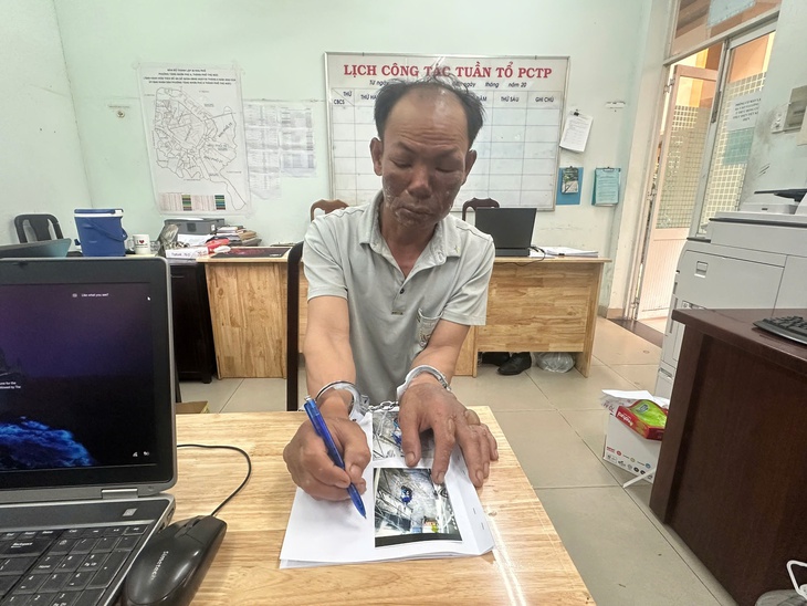 Bắt giữ đối tượng dùng xăng đốt nhà nhân tình khiến 3 người tử vong tại TP Thủ Đức- Ảnh 2.