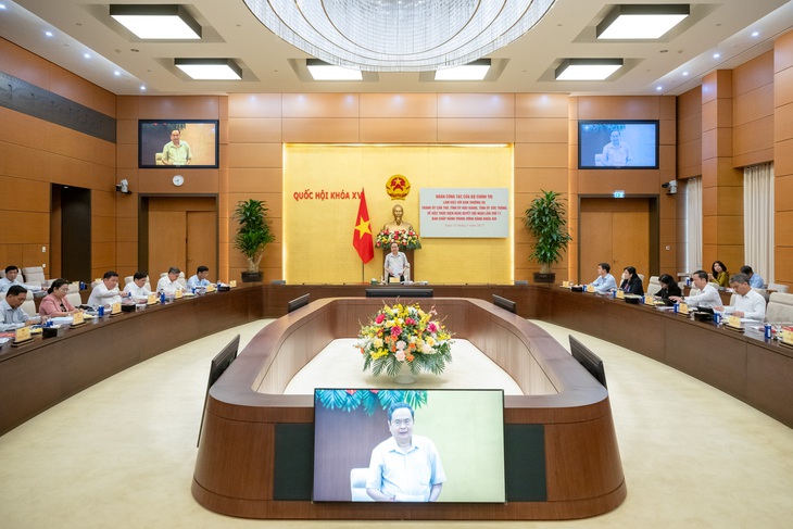 Chủ tịch Quốc hội: Sắp xếp bộ máy phải 'vừa chạy vừa xếp hàng, không thể đủng đỉnh, túc tắc mà xong'- Ảnh 1.