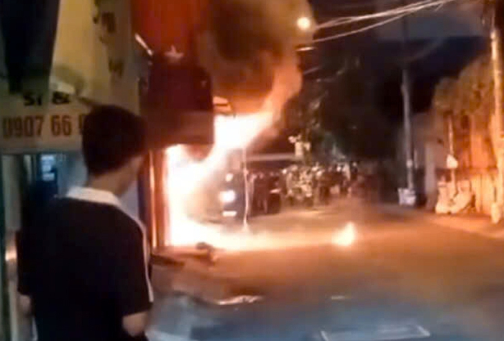 TP Hồ Chí Minh: Cháy lớn cửa hàng điện lạnh khiến một người tử vong