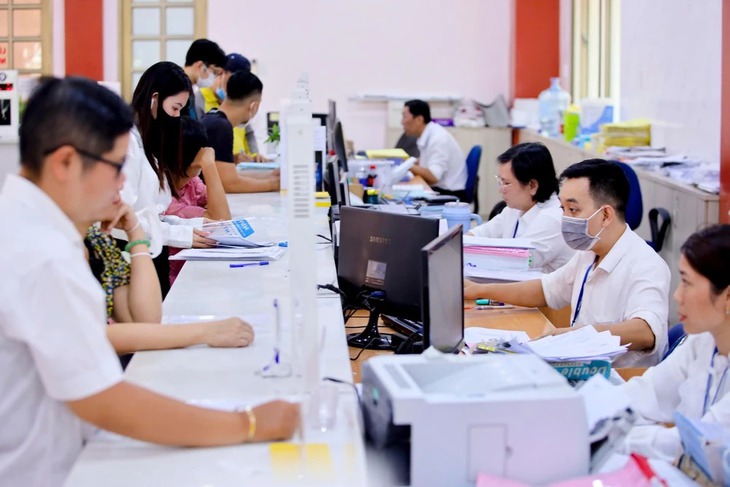 Thủ tướng yêu cầu đảm bảo chi trả chế độ cho cán bộ khi thực hiện sắp xếp bộ máy- Ảnh 1.