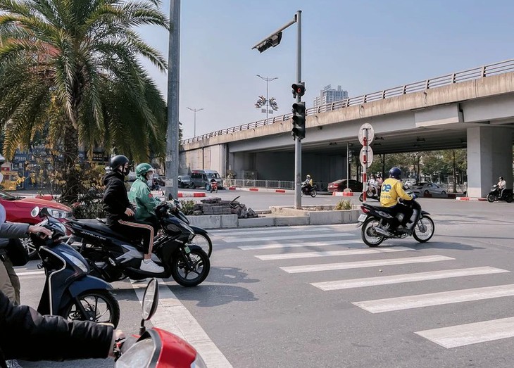 Dừng đèn đỏ: Chờ giây về 0 hay chờ đèn xanh mới di chuyển?- Ảnh 2.