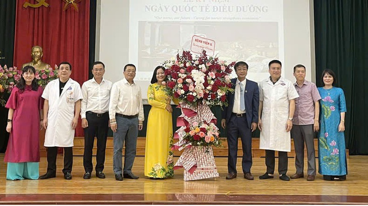Tôn vinh điều dưỡng - những 'chiến sĩ' tuyến đầu thầm lặng chăm sóc sức khỏe người bệnh- Ảnh 1. Tôn vinh điều dưỡng - những 'chiến sĩ' tuyến đầu thầm lặng chăm sóc sức khỏe người bệnh- Ảnh 1.